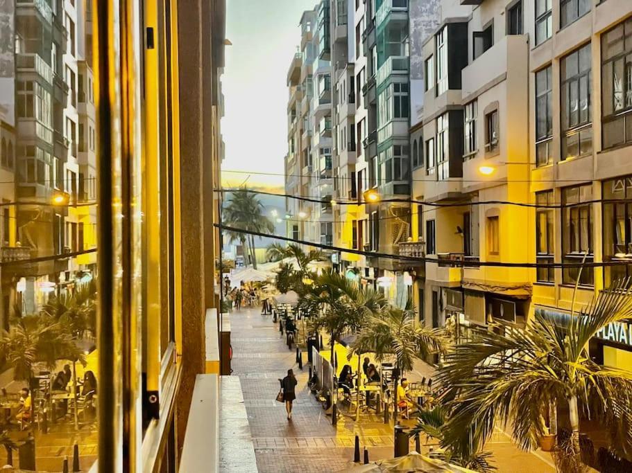 Affordable Holiday Accommodation For Large Families And Groups At Las Canteras Beach With 3 Bedrooms And Free Parking Las Palmas de Gran Canaria Eksteriør bilde