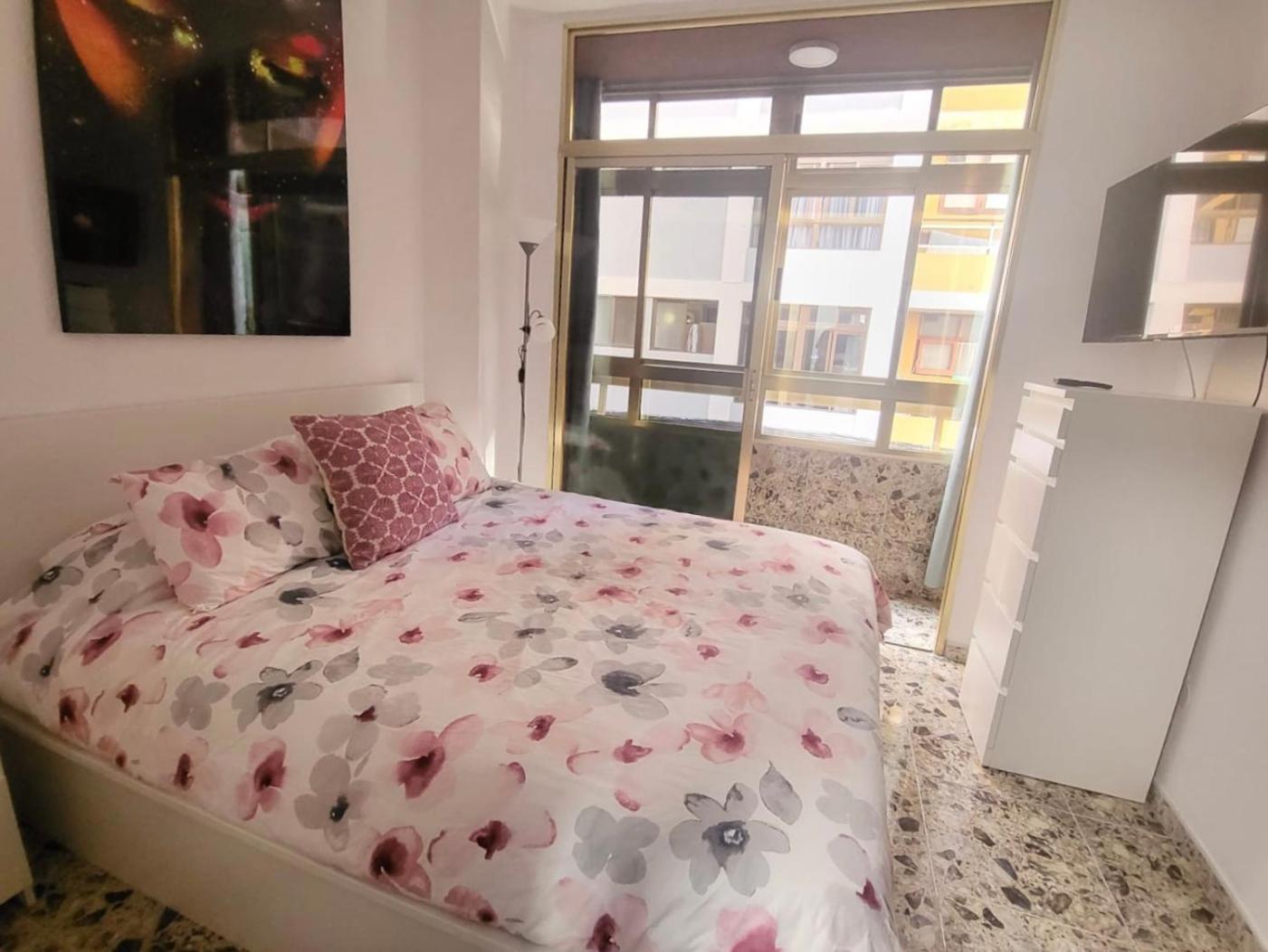 Affordable Holiday Accommodation For Large Families And Groups At Las Canteras Beach With 3 Bedrooms And Free Parking Las Palmas de Gran Canaria Eksteriør bilde