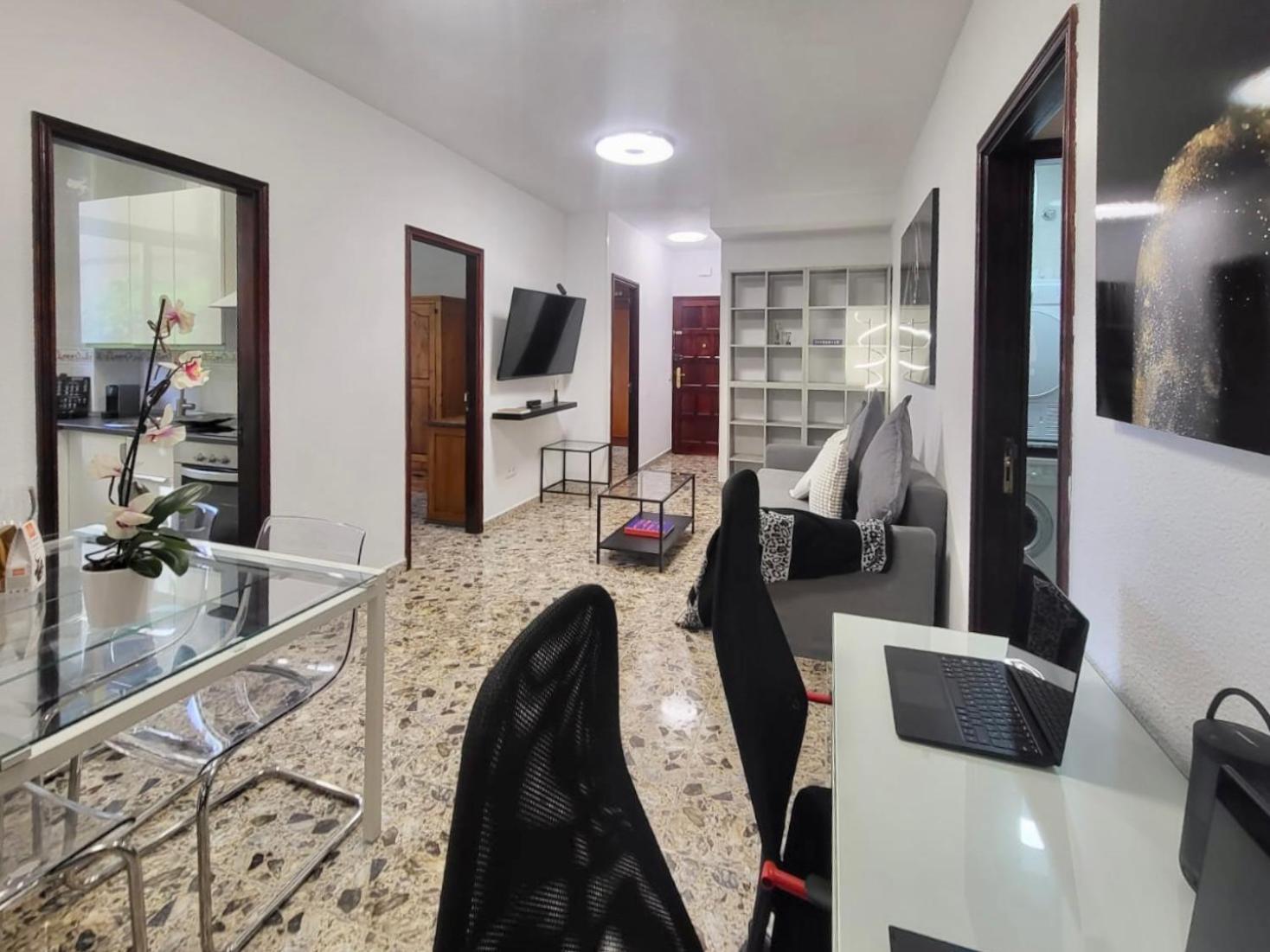 Affordable Holiday Accommodation For Large Families And Groups At Las Canteras Beach With 3 Bedrooms And Free Parking Las Palmas de Gran Canaria Eksteriør bilde