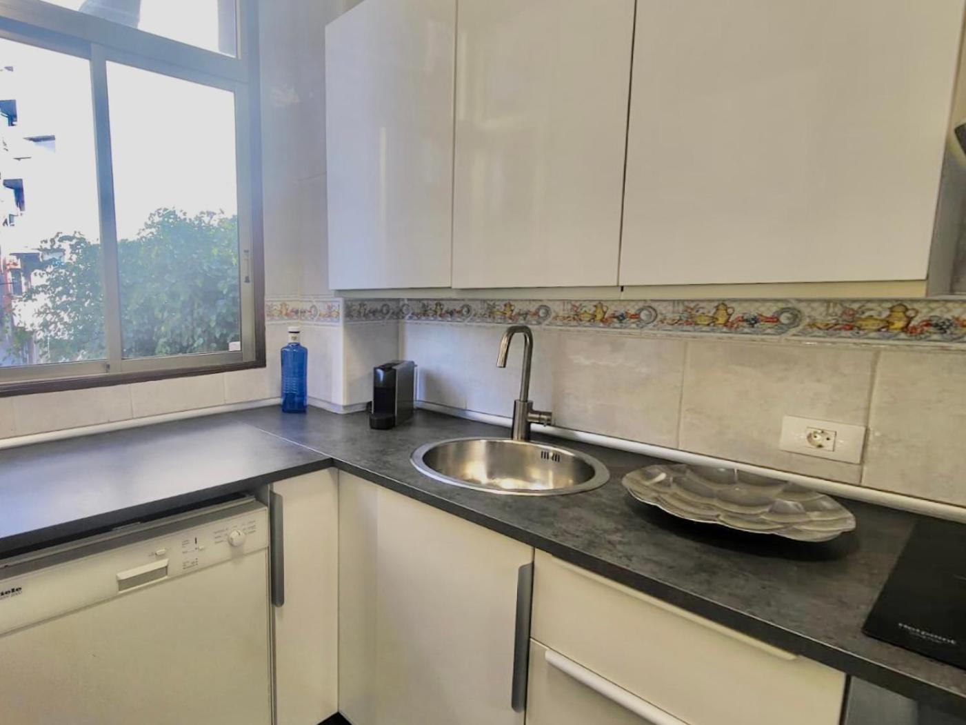 Affordable Holiday Accommodation For Large Families And Groups At Las Canteras Beach With 3 Bedrooms And Free Parking Las Palmas de Gran Canaria Eksteriør bilde