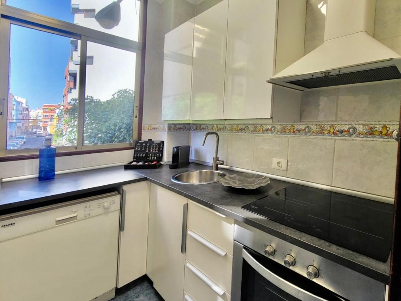Affordable Holiday Accommodation For Large Families And Groups At Las Canteras Beach With 3 Bedrooms And Free Parking Las Palmas de Gran Canaria Eksteriør bilde